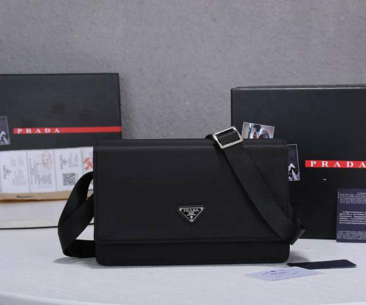 Picture of Prada Handbags _SKUfw191833900fw